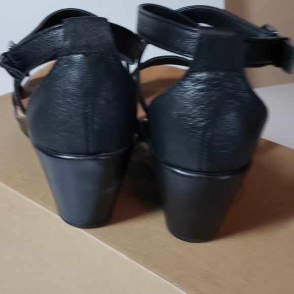 Montana sandles - Picture 4 of 7